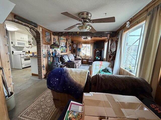 Listing photo 5