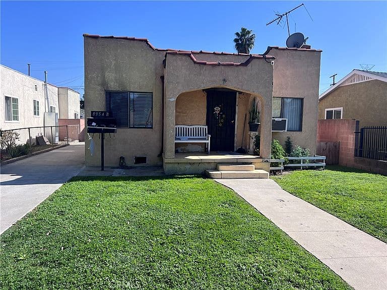 Listing photo 2
