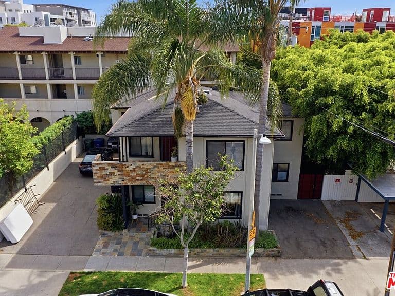 Listing photo 4