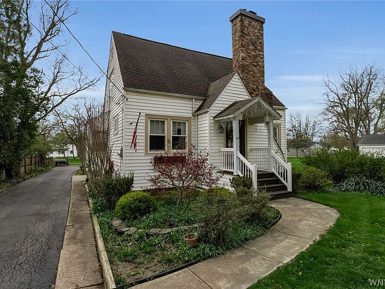 Listing photo 2