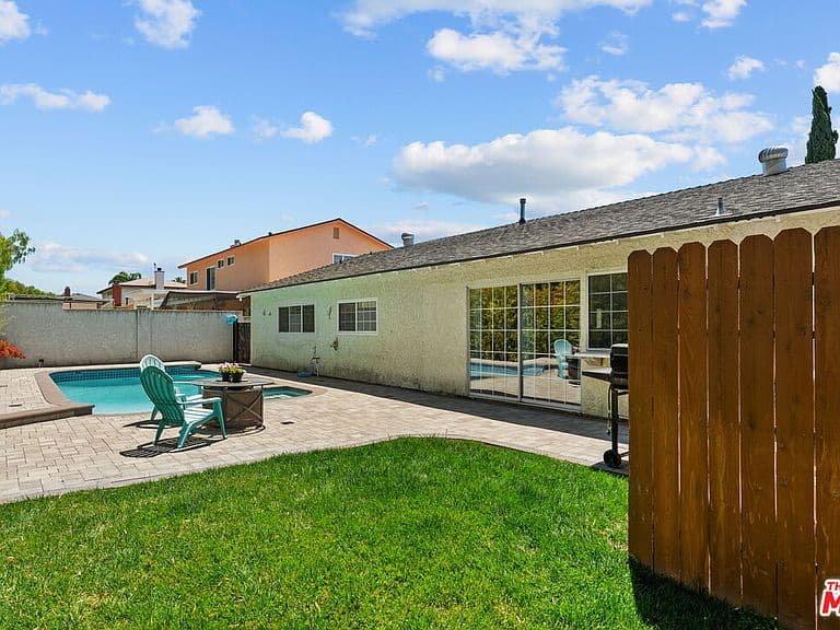 Listing photo 5