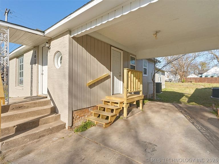 Listing photo 3