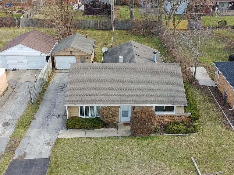 Listing photo 2