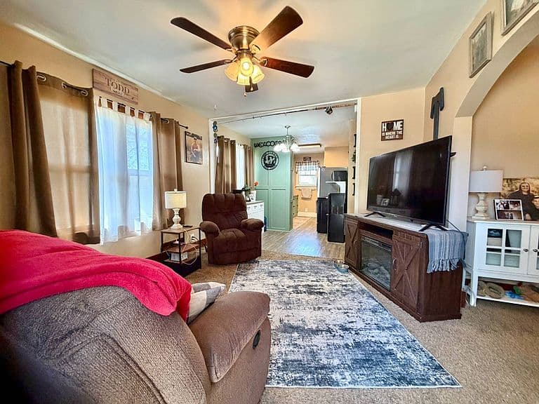 Listing photo 2