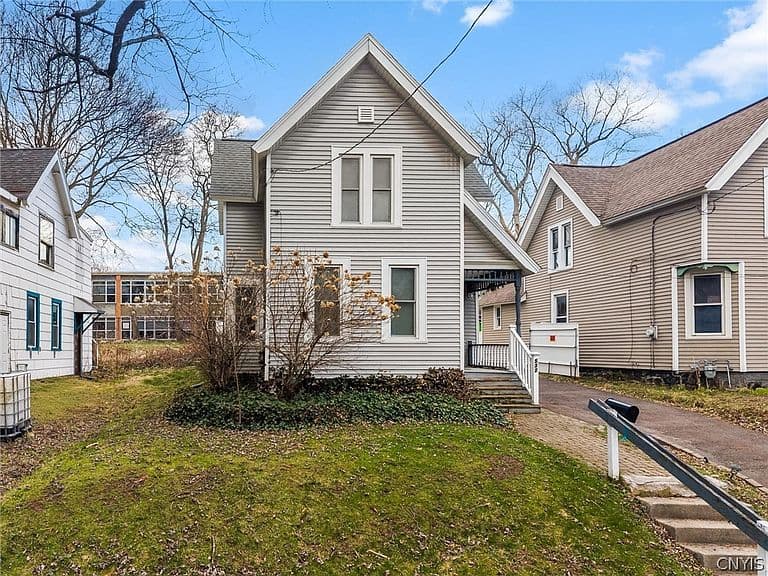 Listing photo 2