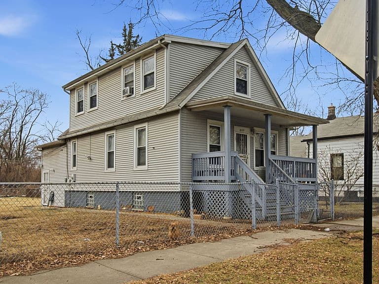 Listing photo 2