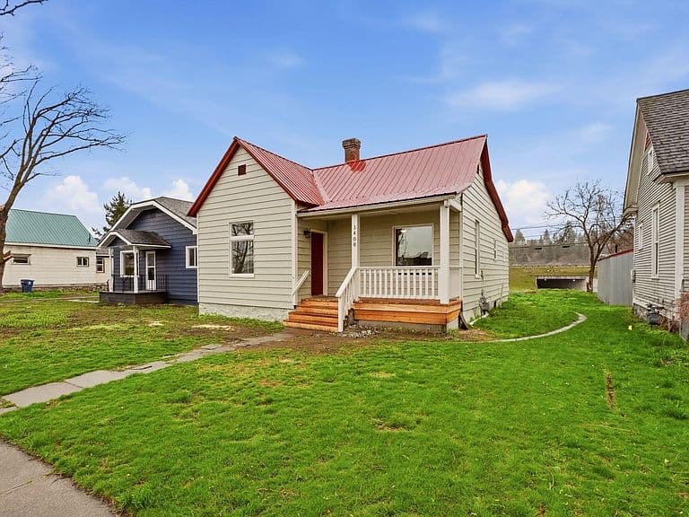 Listing photo 2