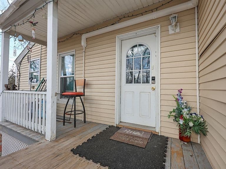 Listing photo 2