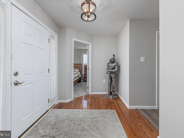 Listing photo 5