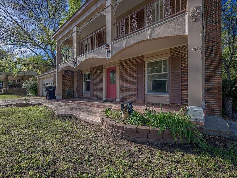 Listing photo 3