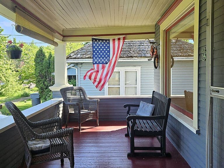 Listing photo 4