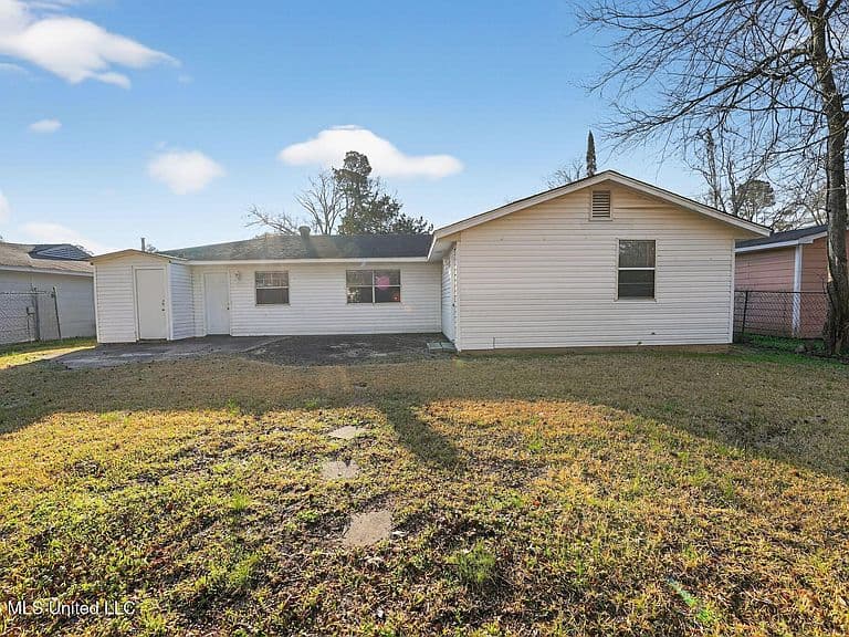 Listing photo 5