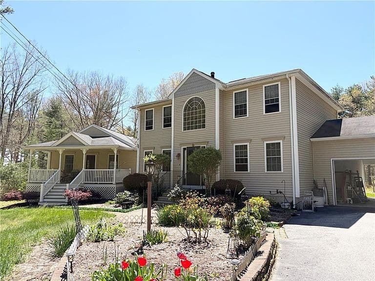 Listing photo 2