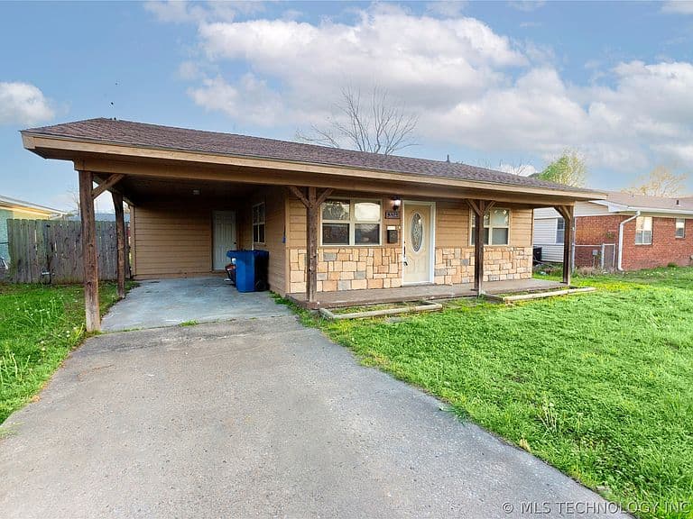 Listing photo 2