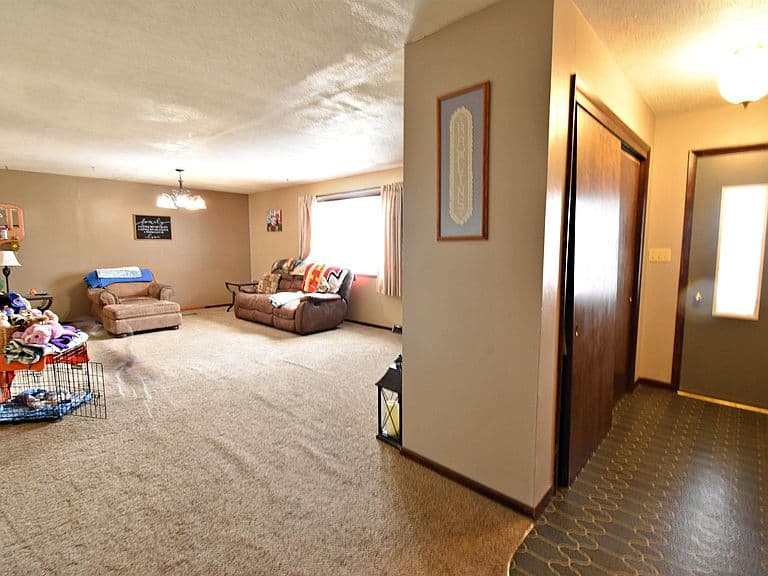 Listing photo 5