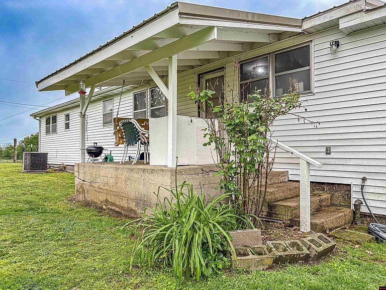 Listing photo 5