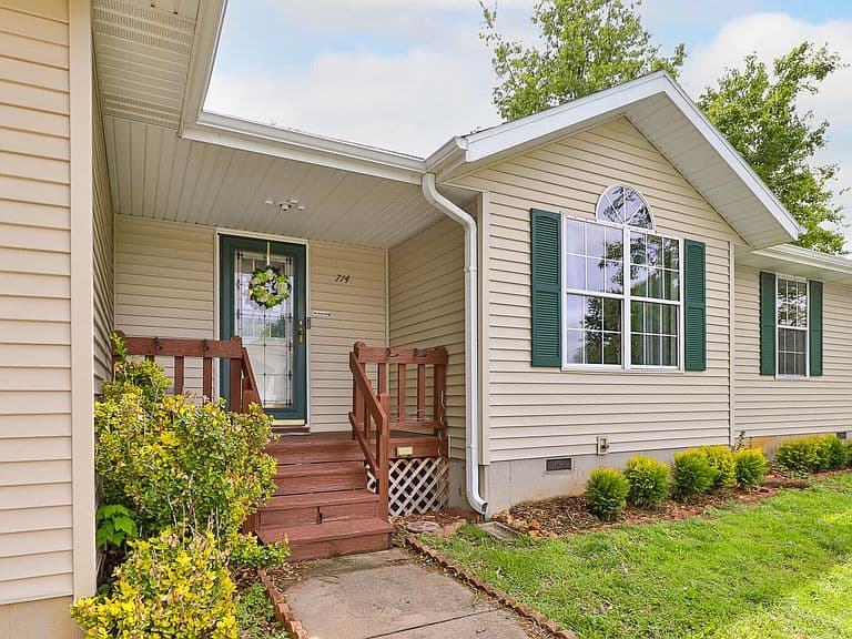 Listing photo 3