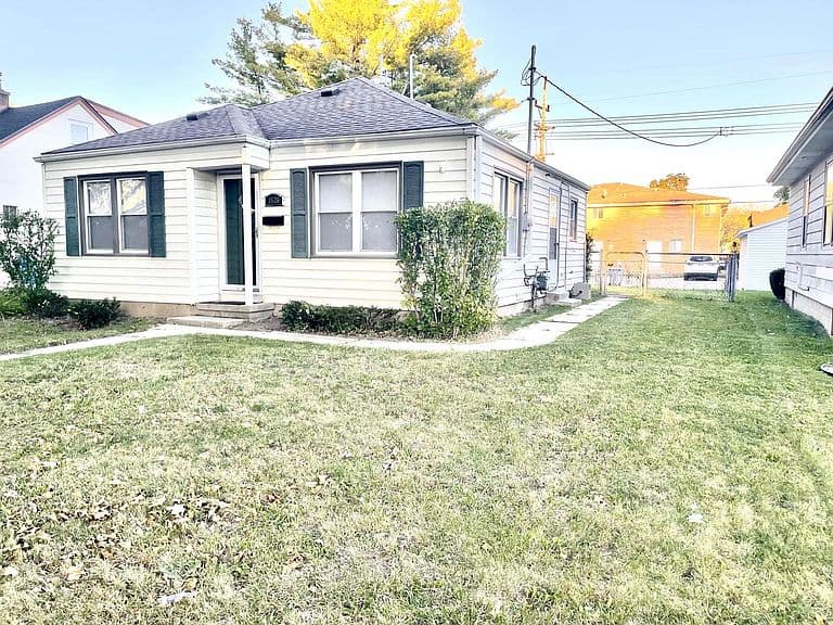 Listing photo 2