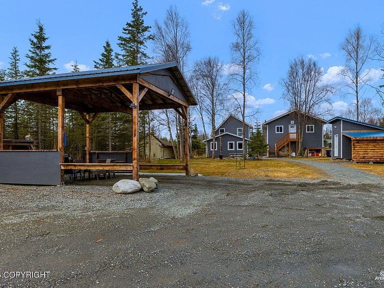 Listing photo 5