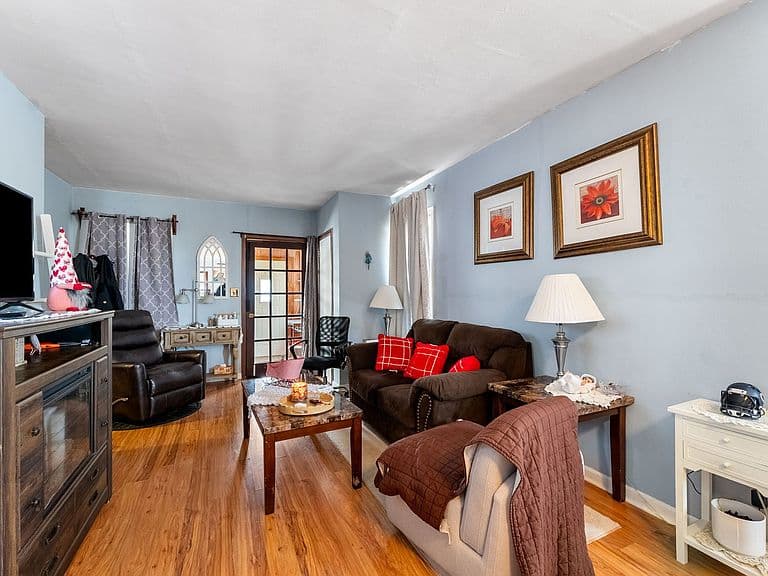 Listing photo 4