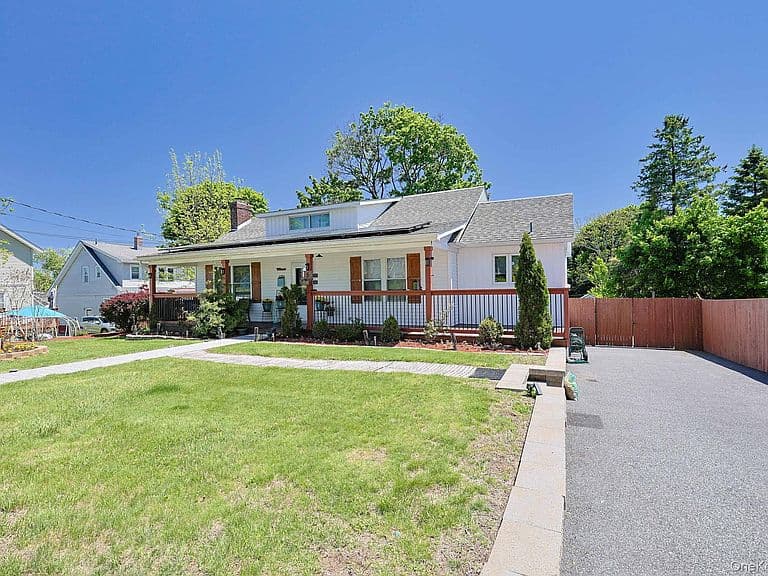 Listing photo 2