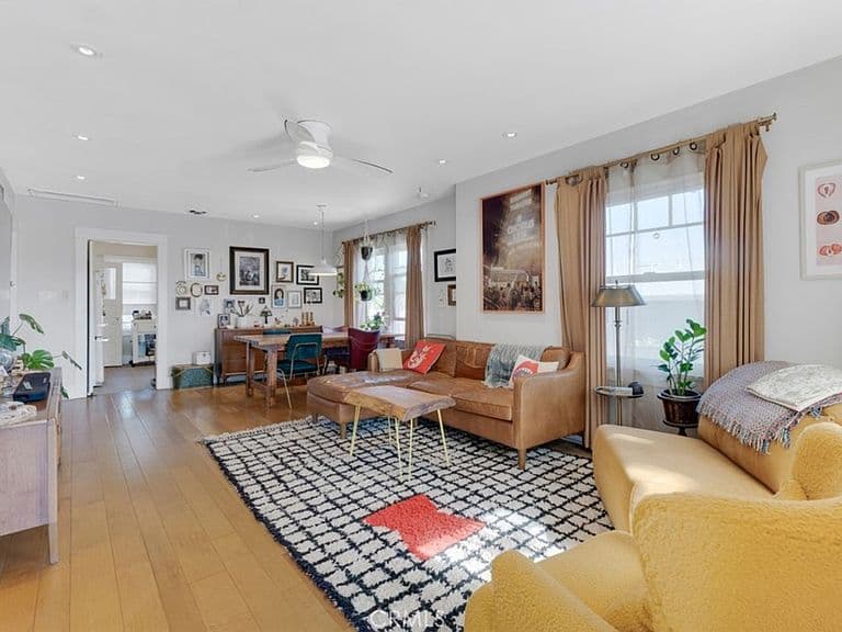 Listing photo 5