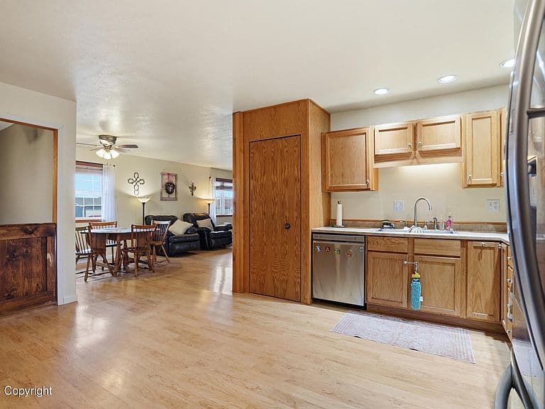 Listing photo 5