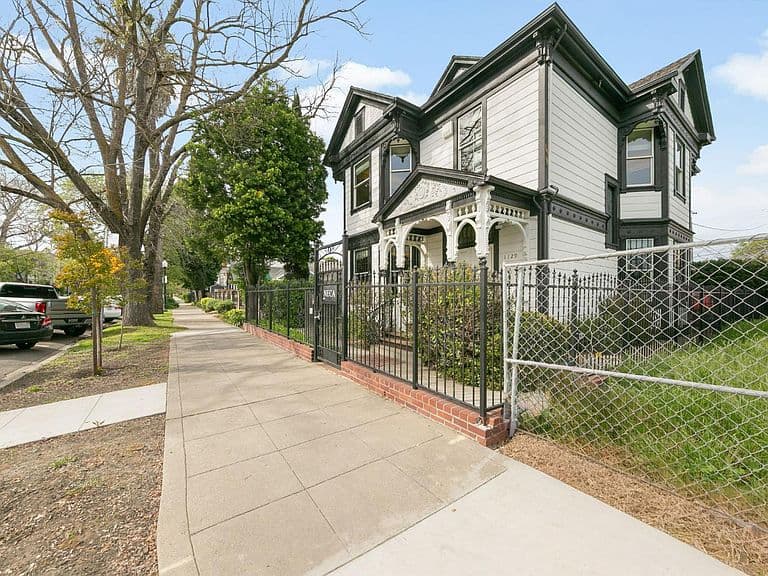 Listing photo 5
