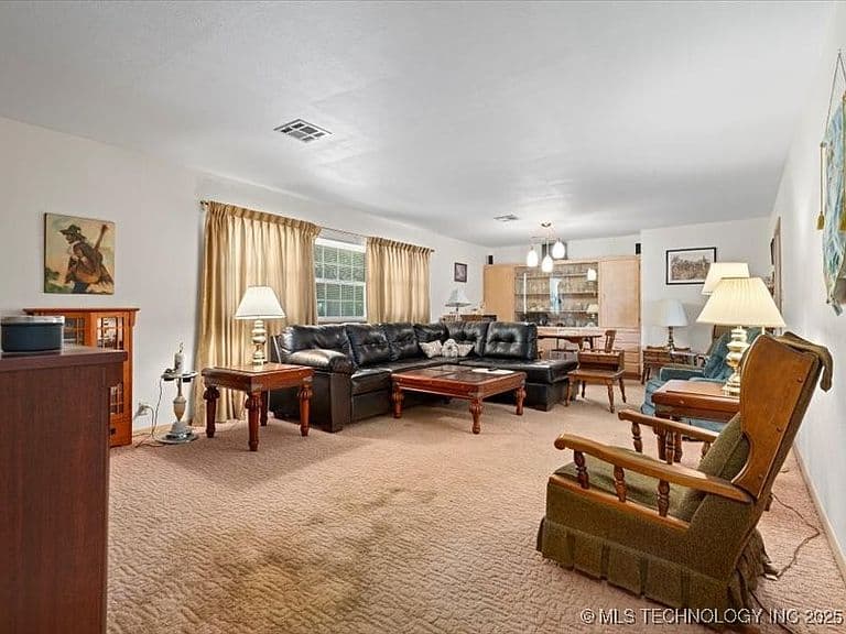 Listing photo 3