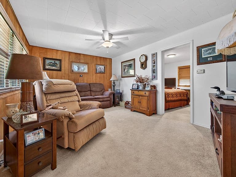 Listing photo 3