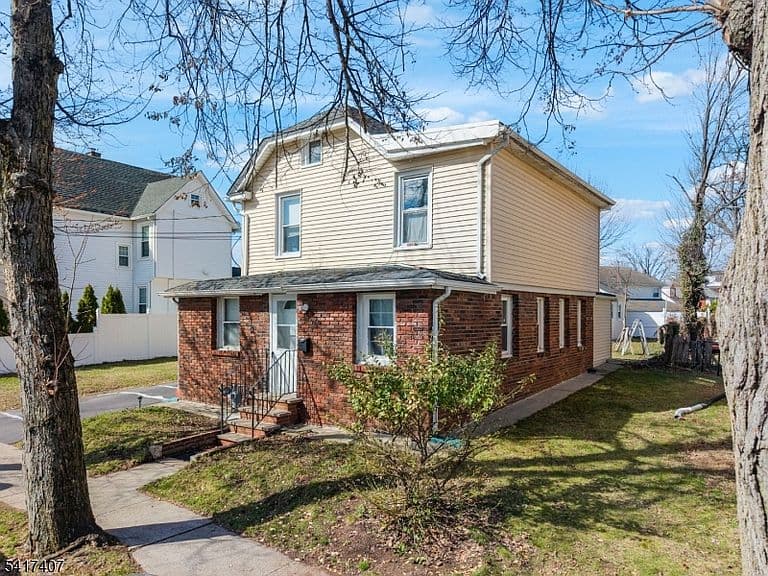 Listing photo 5