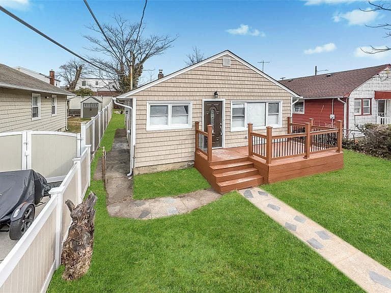 Listing photo 5