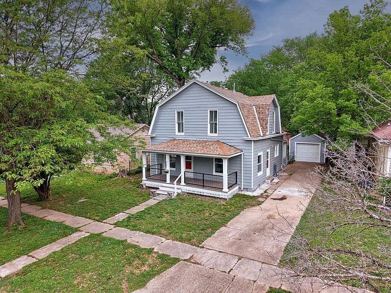 Listing photo 2