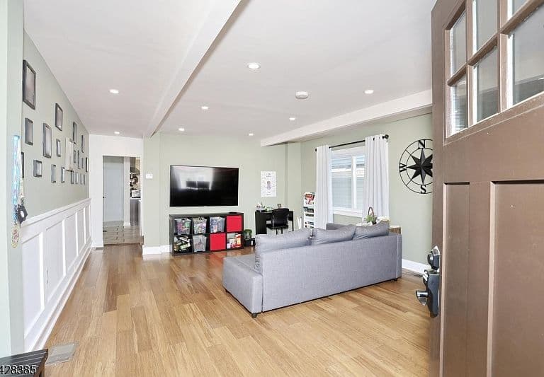 Listing photo 4