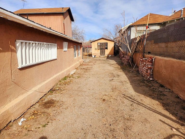 Listing photo 3
