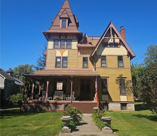 Listing photo 3