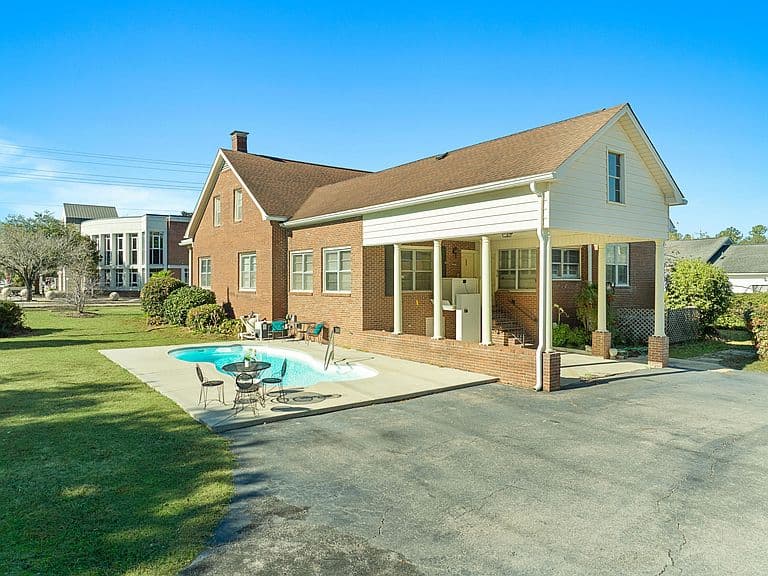 Listing photo 4