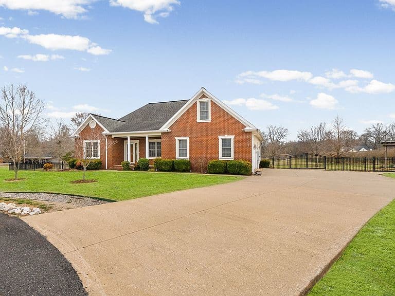 Listing photo 4