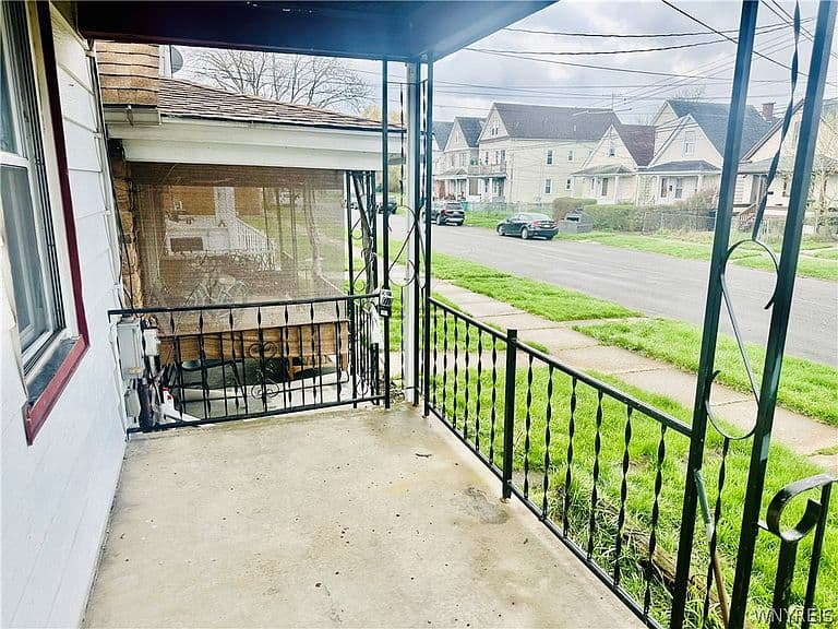 Listing photo 4