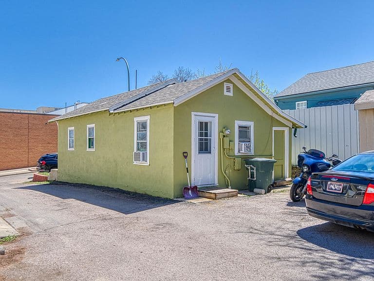 Listing photo 4