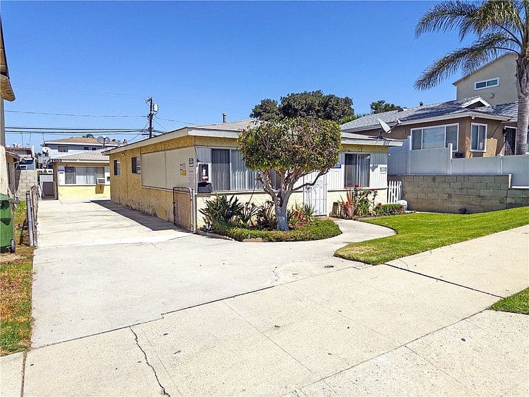 Listing photo 3