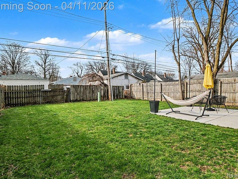 Listing photo 3