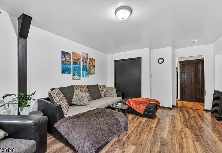 Listing photo 5