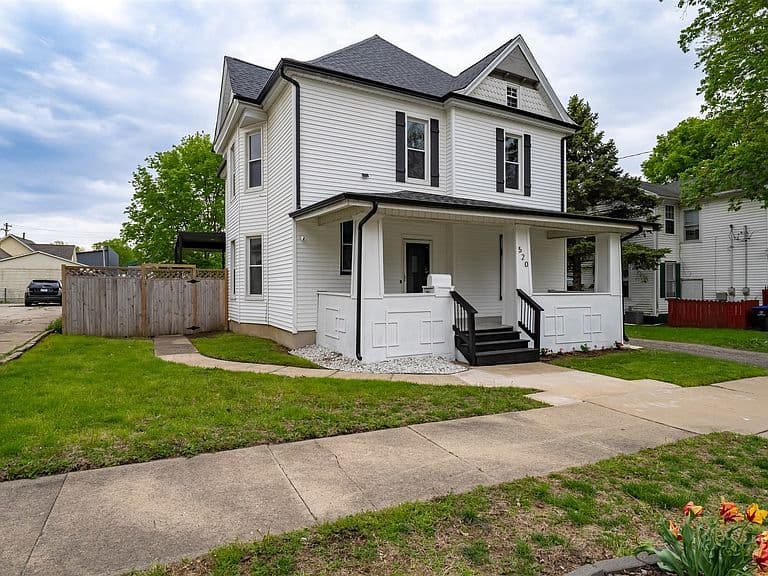 Listing photo 2