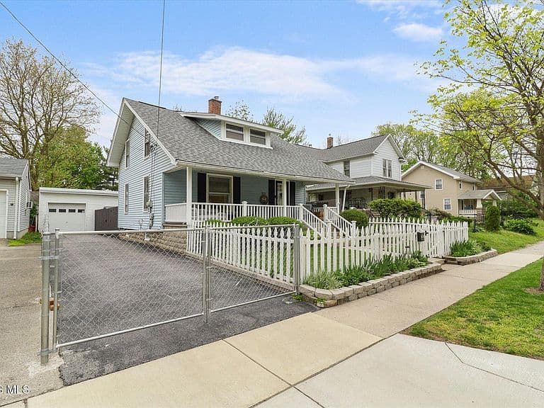Listing photo 2