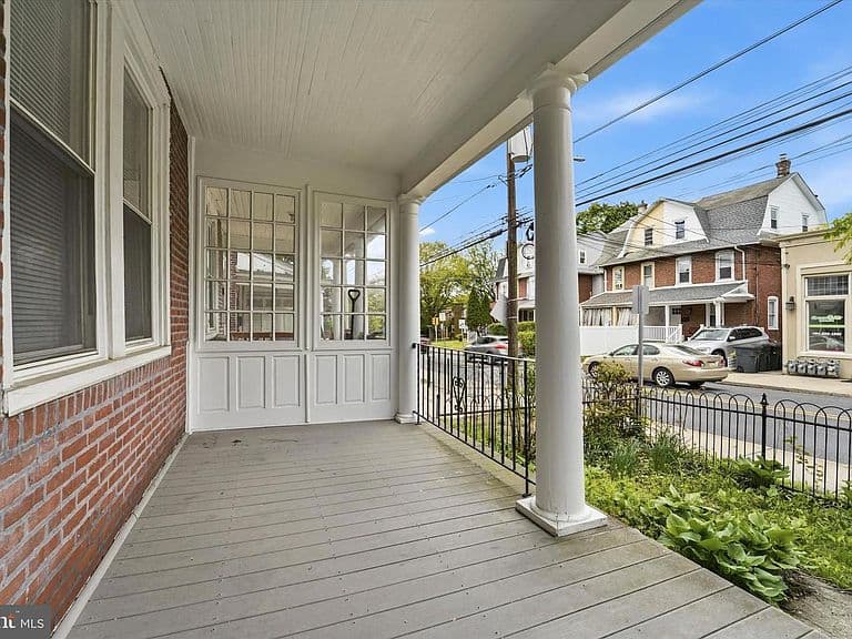 Listing photo 3