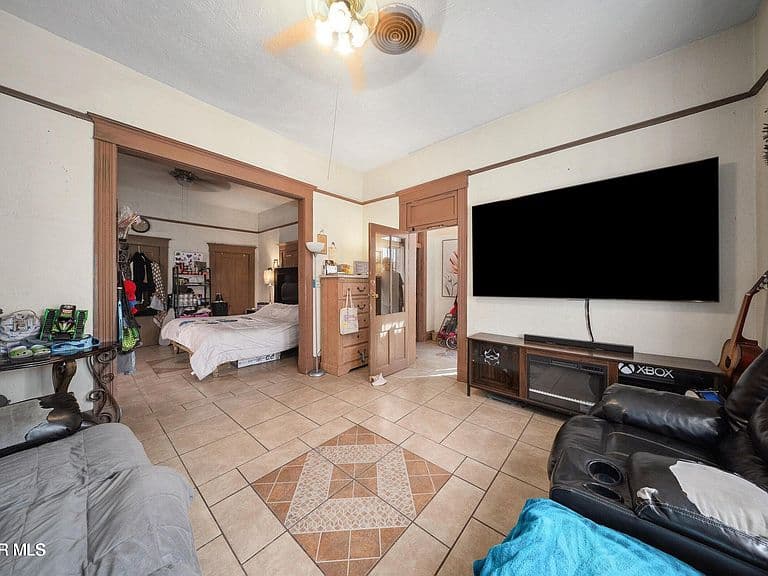 Listing photo 5