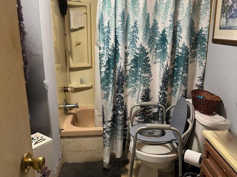 Listing photo 5