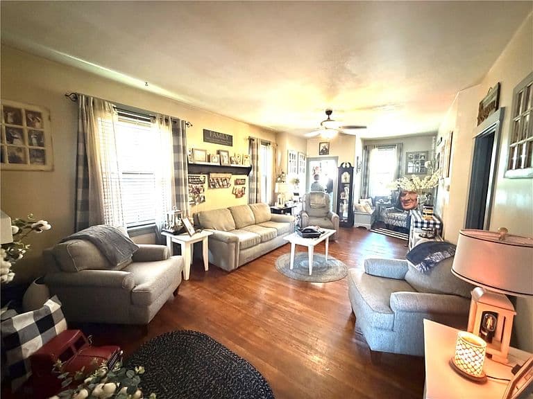 Listing photo 5