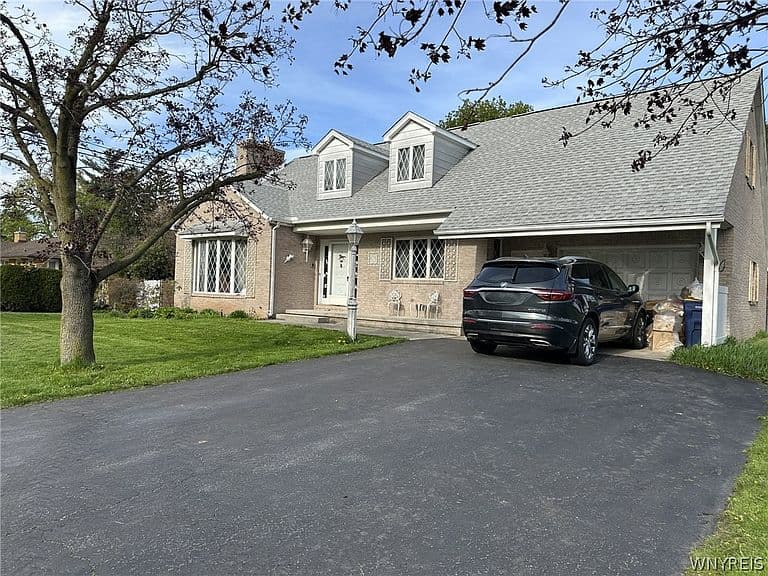 Listing photo 3
